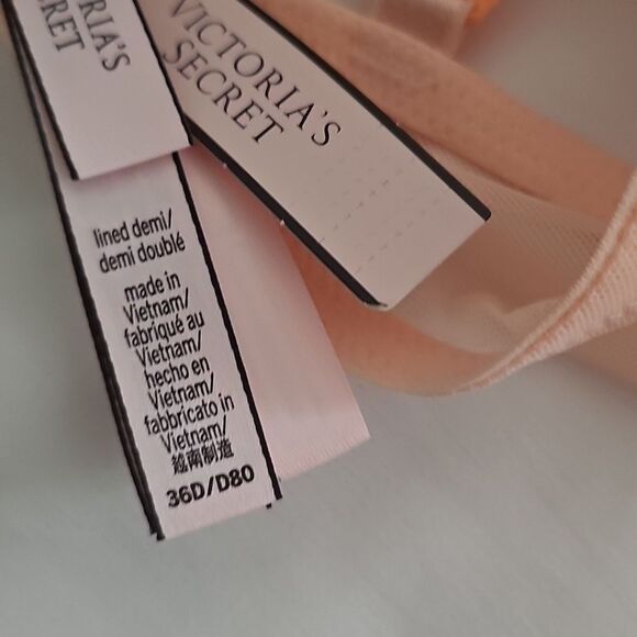 Victoria's Secret lined demi 36D - Picture 5 of 7